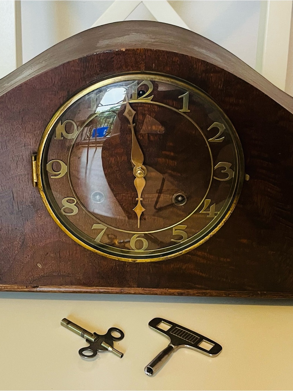 Antique New Haven Cathedral Gong Mantel Clock – Runs & Strikes – Original Key